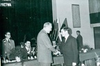 1968  Eligiusz Matyja – członek Zarządu Oddziału Katowice - wręcza 6000-ną  legitymację członkowską SITG Romanowi Wiśniewskiemu – KWK „Wieczorek” – 1 lipca 1968.tif