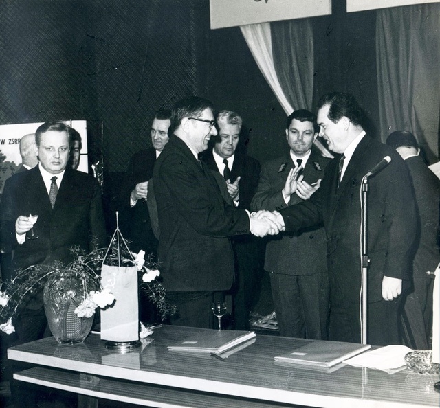 1972 - Podpisanie porozumienia dwustronnego (4).jpg